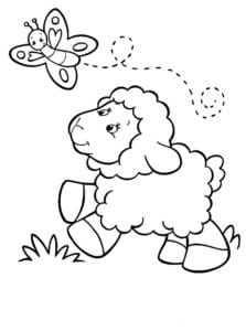 דף צביעה ציור של כבשה חמודה עם פרפר לצביעה